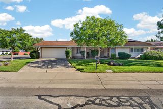 131 Parkshore Cir, Sacramento, CA 95831