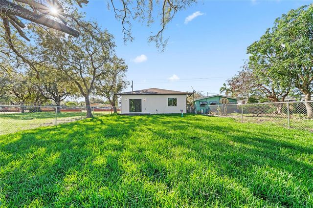 1735 NW 84th St, Miami, FL 33147