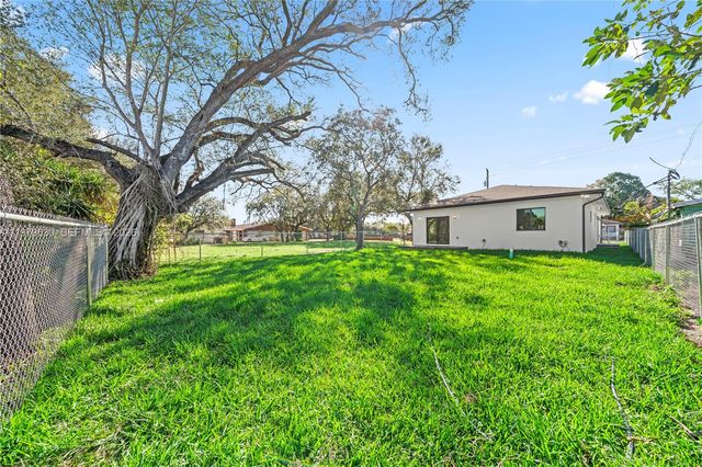 1735 NW 84th St, Miami, FL 33147