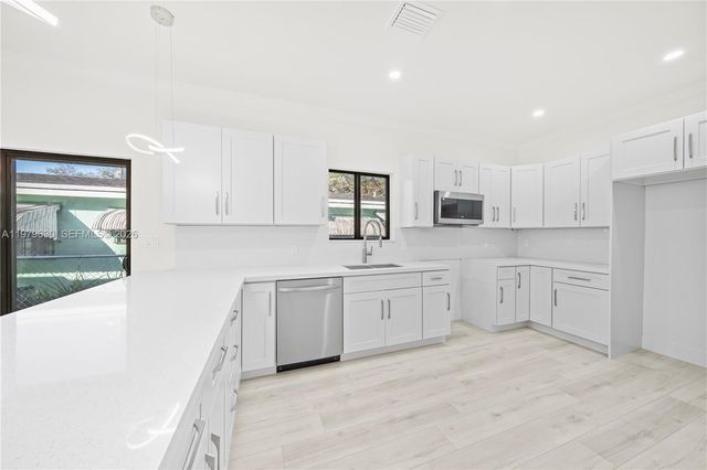 1735 NW 84th St, Miami, FL 33147