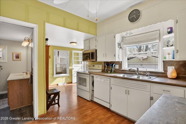206 E Scott Street, Grand Ledge, MI 48837