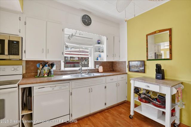 206 E Scott Street, Grand Ledge, MI 48837