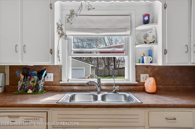 206 E Scott Street, Grand Ledge, MI 48837