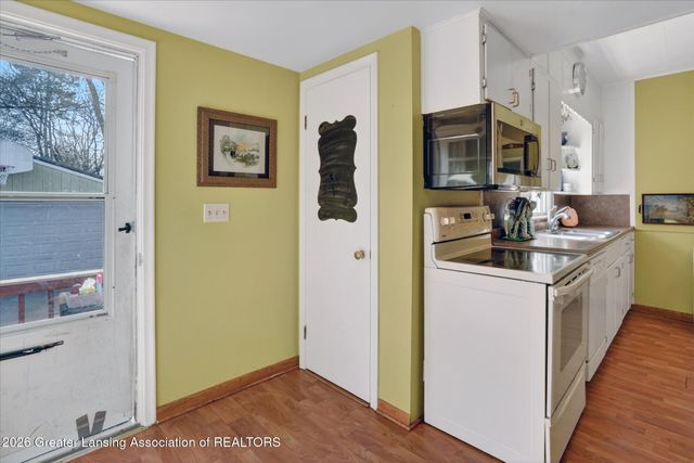 206 E Scott Street, Grand Ledge, MI 48837