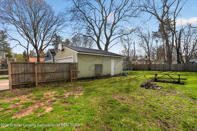 206 E Scott Street, Grand Ledge, MI 48837