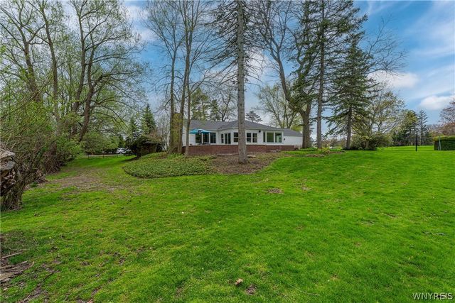 5 Knollwood Lane, Amherst, NY 14221
