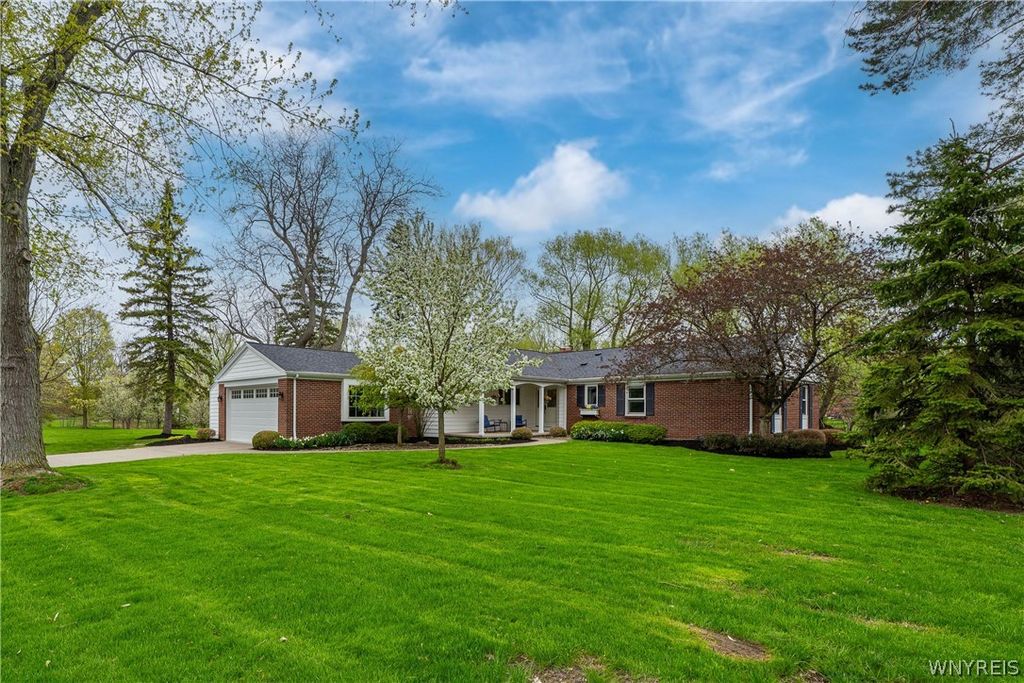 5 Knollwood Lane, Amherst, NY 14221