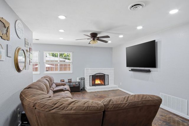 1621 Groveton Way, Modesto, CA 95355