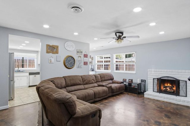 1621 Groveton Way, Modesto, CA 95355