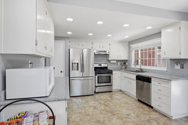 1621 Groveton Way, Modesto, CA 95355