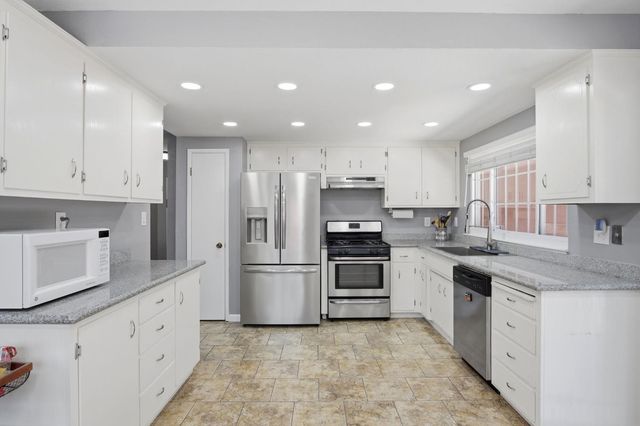 1621 Groveton Way, Modesto, CA 95355