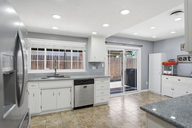 1621 Groveton Way, Modesto, CA 95355