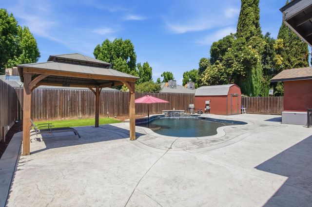 1621 Groveton Way, Modesto, CA 95355