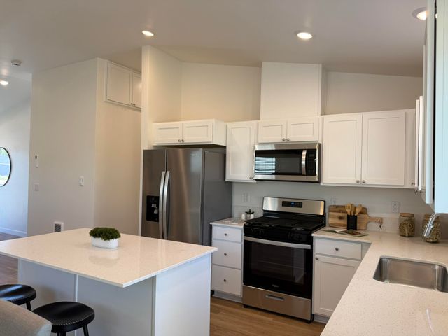 739 NE Rickenbacker Road, Madras, OR 97741