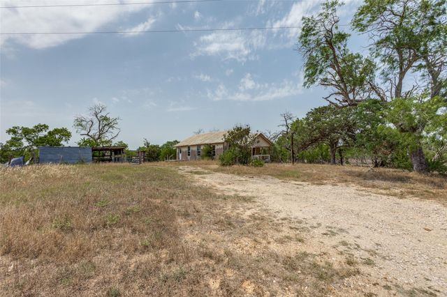 9557 Fm 86, Lockhart, TX 78644