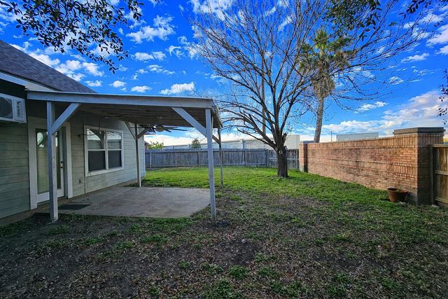 1411 Sunset Bay Court, Seabrook, TX 77586