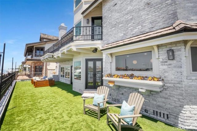 3342 Venture Drive, Huntington Beach, CA 92649