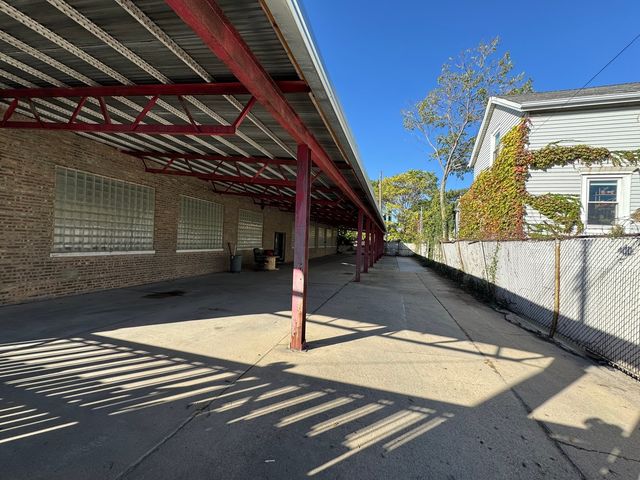 452 N Claremont Avenue, Chicago, IL 60612