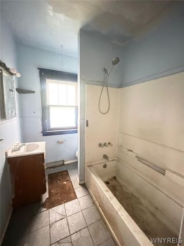 115 Stratford Road, Buffalo, NY 14216