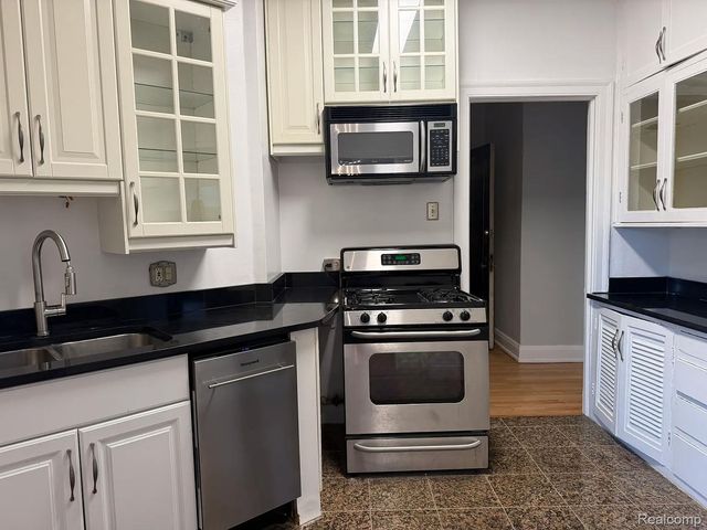 8162 E Jefferson Avenue M-B, Detroit, MI 48214