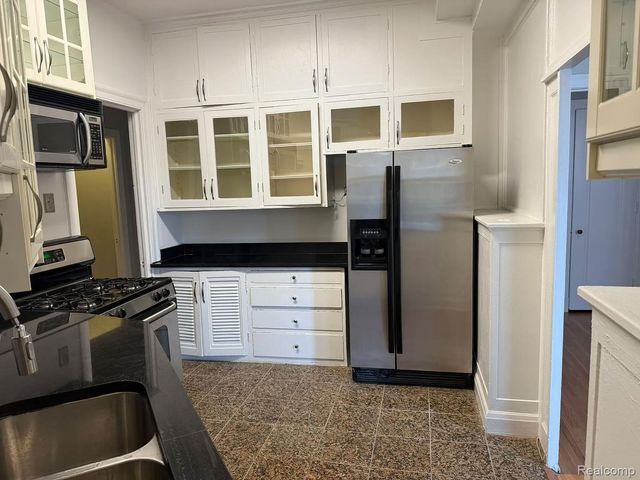 8162 E Jefferson Avenue M-B, Detroit, MI 48214