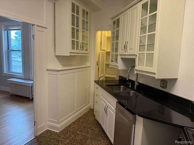 8162 E Jefferson Avenue M-B, Detroit, MI 48214