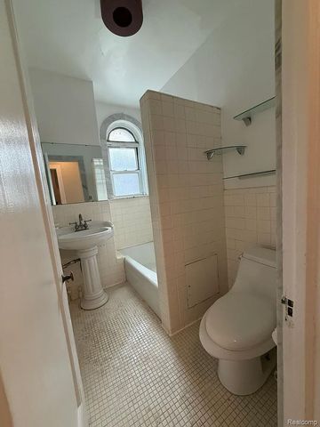 8162 E Jefferson Avenue M-B, Detroit, MI 48214