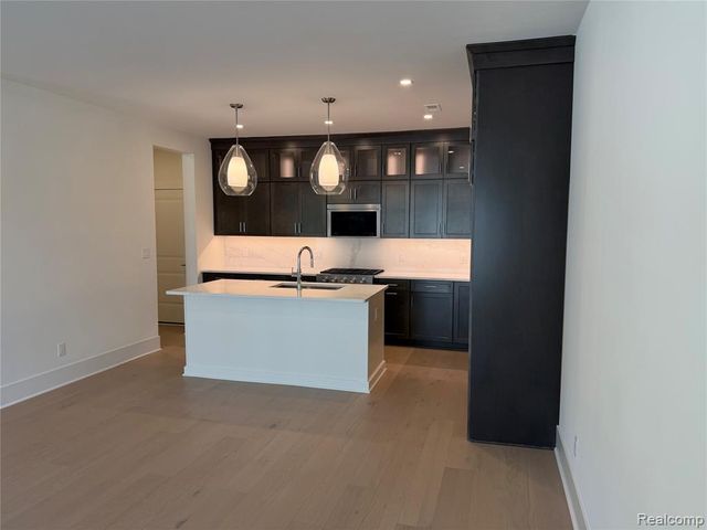 405 S Center Street 30, Northville, MI 48167