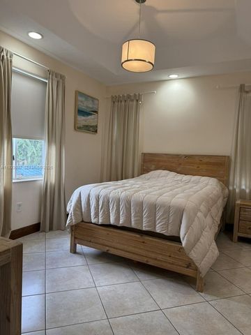 1055 NE 85th St 1055, Miami, FL 33138