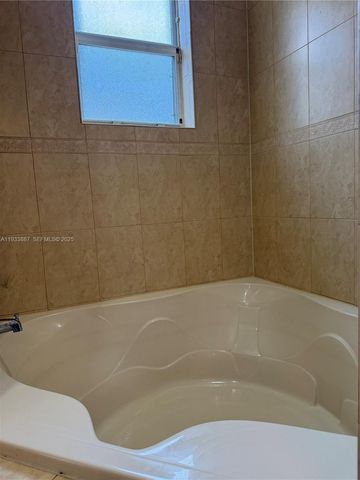 1055 NE 85th St 1055, Miami, FL 33138