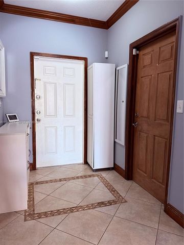 1055 NE 85th St 1055, Miami, FL 33138