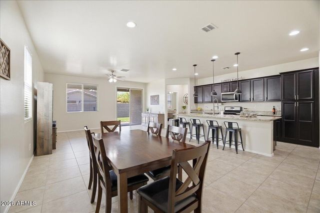 7207 W SOUTHGATE Avenue, Phoenix, AZ 85043