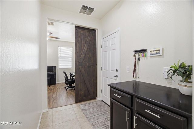 7207 W SOUTHGATE Avenue, Phoenix, AZ 85043