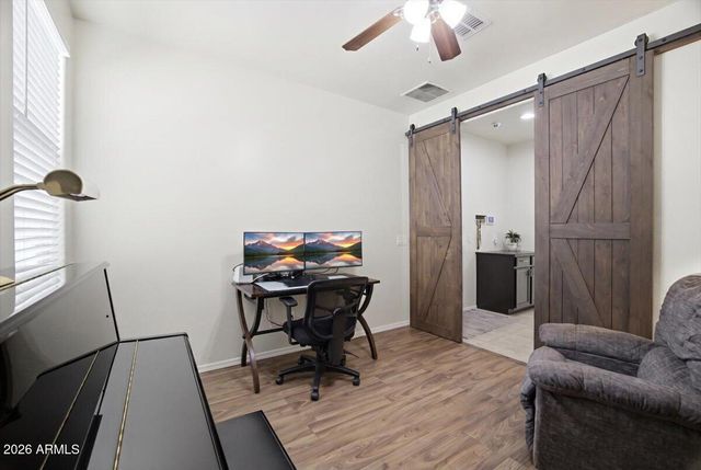 7207 W SOUTHGATE Avenue, Phoenix, AZ 85043