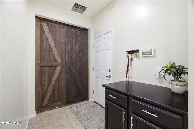 7207 W SOUTHGATE Avenue, Phoenix, AZ 85043