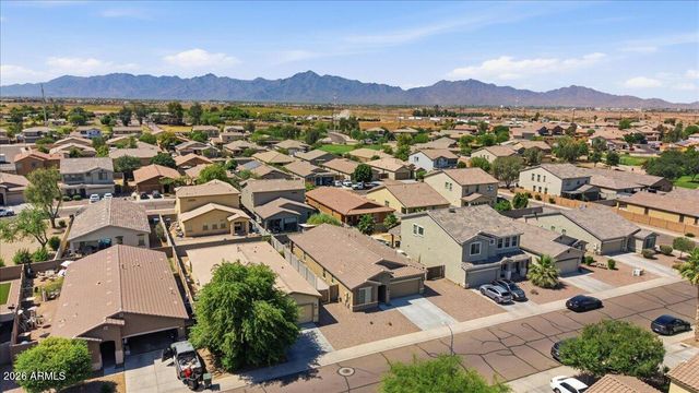 7207 W SOUTHGATE Avenue, Phoenix, AZ 85043