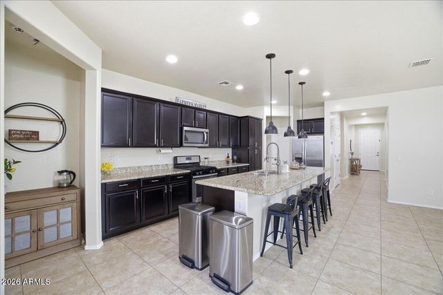 7207 W SOUTHGATE Avenue, Phoenix, AZ 85043