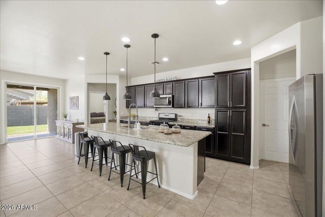 7207 W SOUTHGATE Avenue, Phoenix, AZ 85043