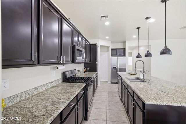 7207 W SOUTHGATE Avenue, Phoenix, AZ 85043