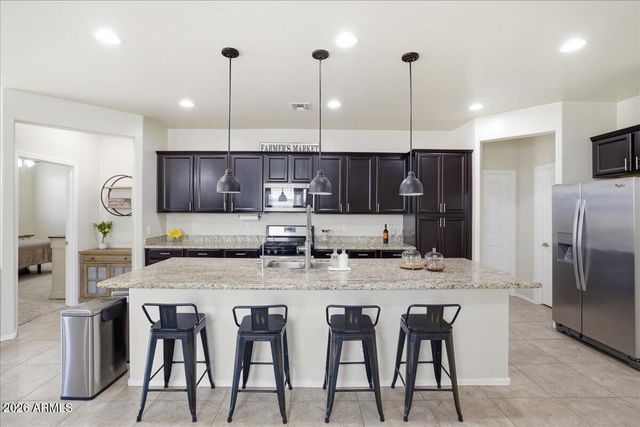 7207 W SOUTHGATE Avenue, Phoenix, AZ 85043
