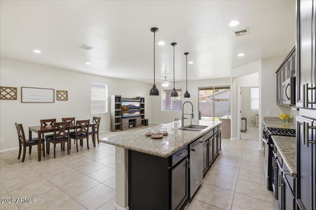 7207 W SOUTHGATE Avenue, Phoenix, AZ 85043