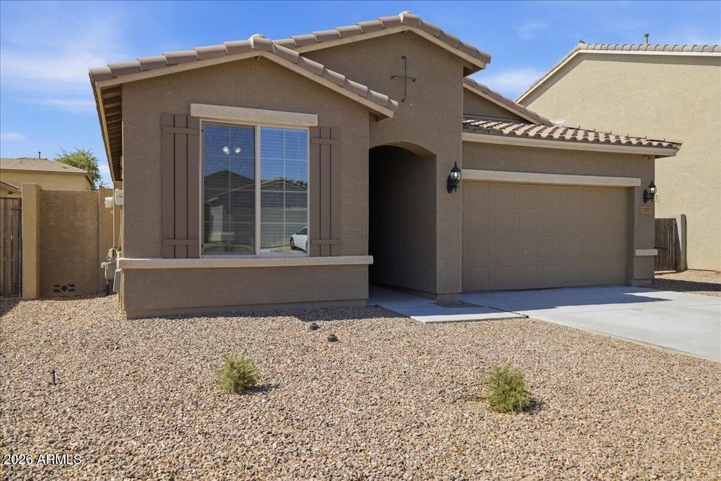 7207 W SOUTHGATE Avenue, Phoenix, AZ 85043