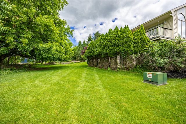 10 Baywood Lane, Penfield, NY 14580