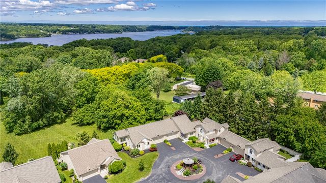 10 Baywood Lane, Penfield, NY 14580