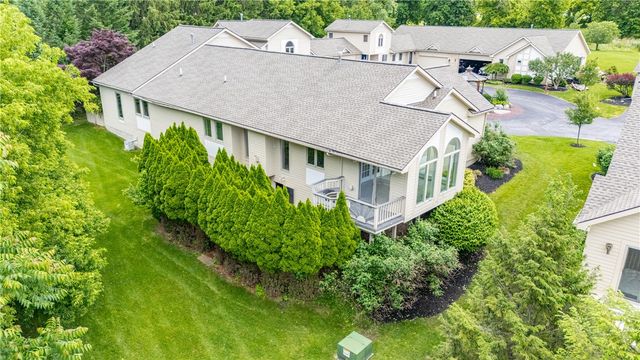 10 Baywood Lane, Penfield, NY 14580
