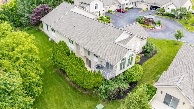 10 Baywood Lane, Penfield, NY 14580