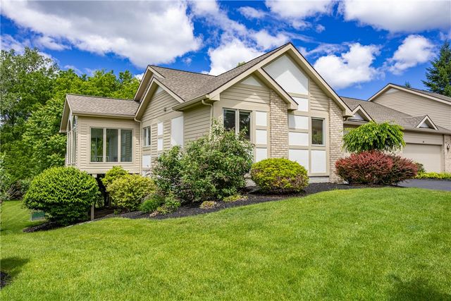 10 Baywood Lane, Penfield, NY 14580