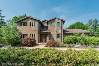 5129 Highmount Drive, Troy, MI 48098