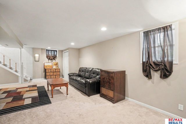 8919 Valley Street, Omaha, NE 68124