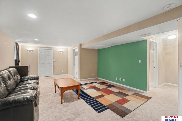 8919 Valley Street, Omaha, NE 68124